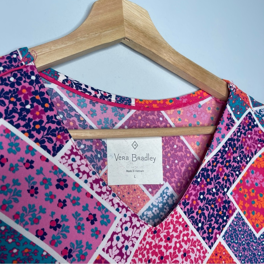Vera Bradley V-Neck Floral/Paisley Print Scrub Top (Large) - Picture 6 of 6